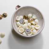 ...il nostro sguardo viene subito catturato da una ciotola di argilla ceramicata dove assieme alle orecchiette al naturale...